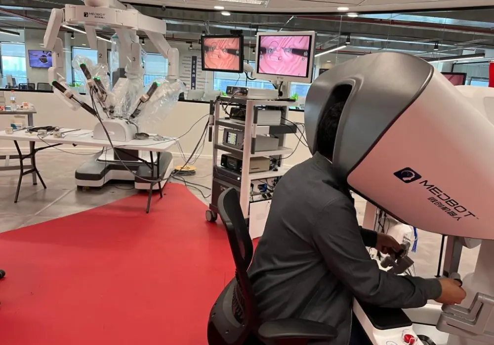 Cirugía Robótica: la técnica quirúrgica de vanguardia que reduce riegos y costos